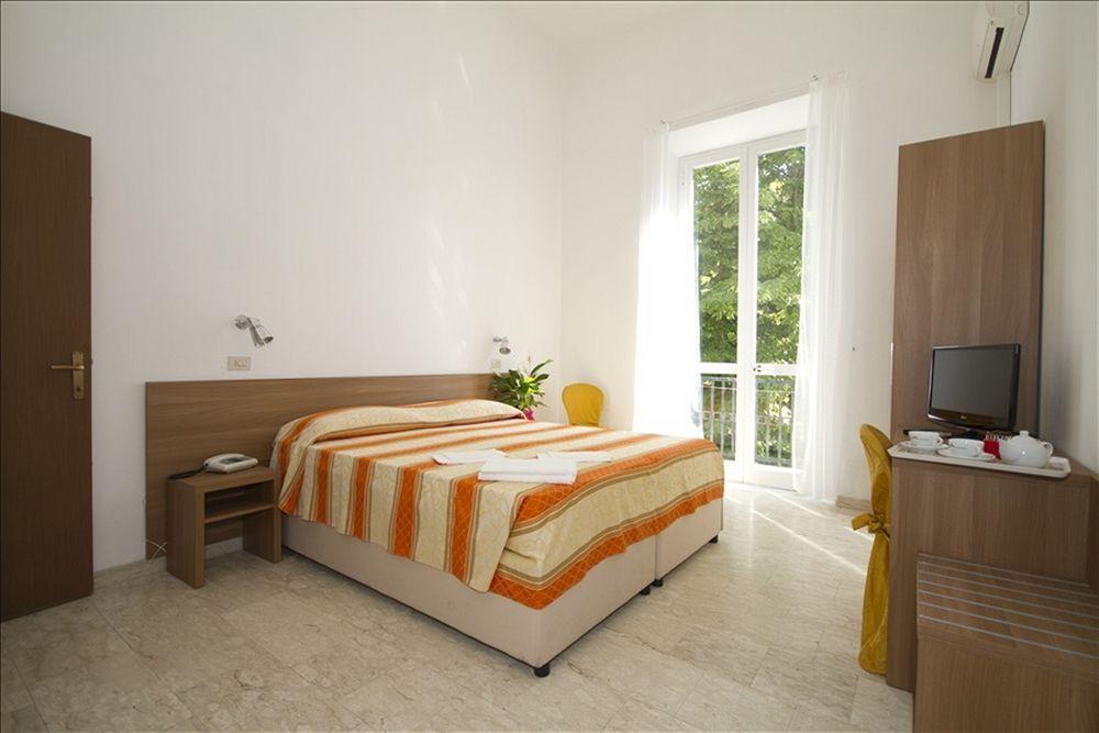 Hotel Derna Viareggio Exterior photo