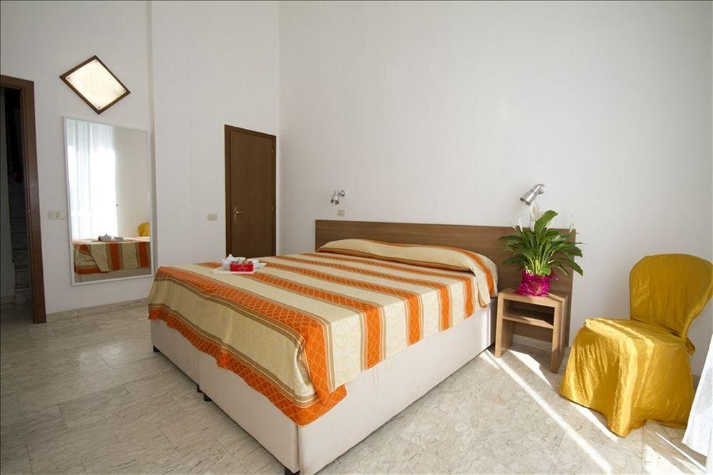 Hotel Derna Viareggio Exterior photo