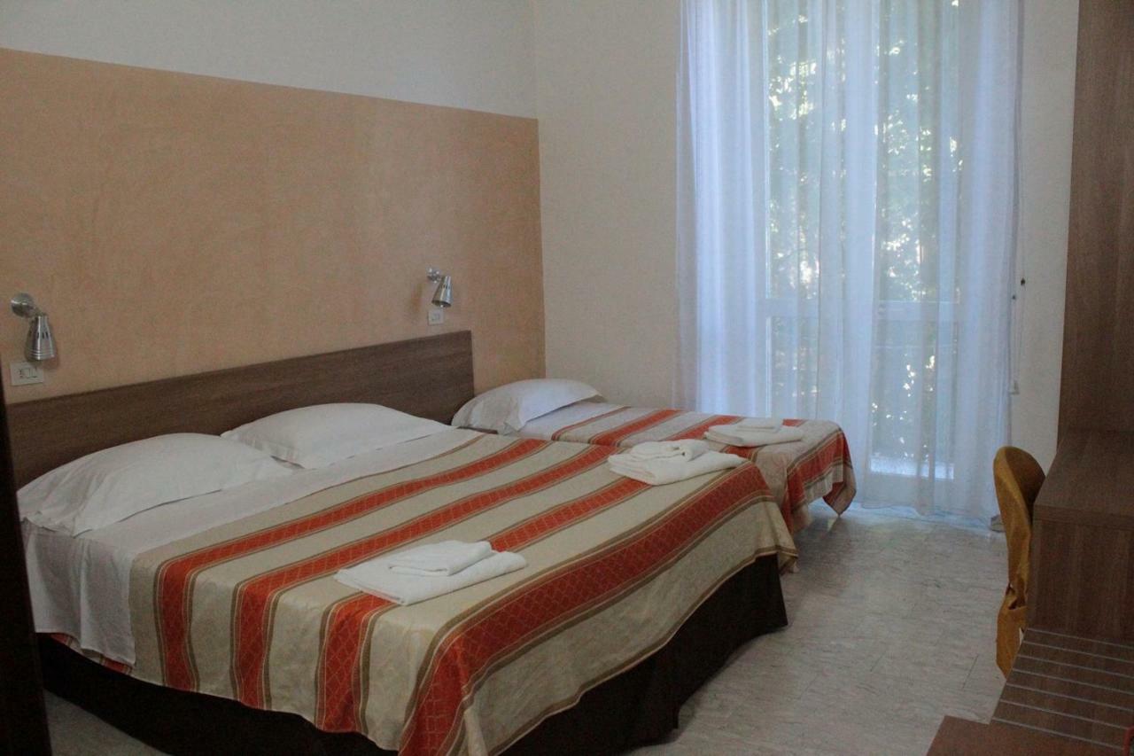Hotel Derna Viareggio Exterior photo